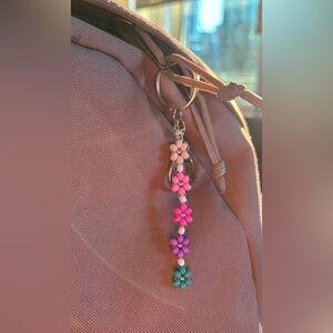 Elegant White and Gold Beaded Bracelet